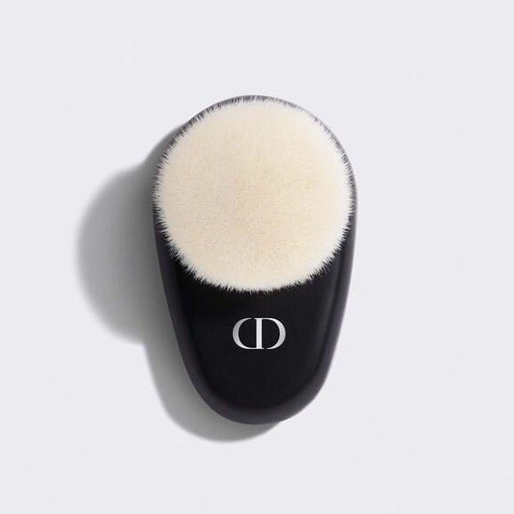 DIOR BACKSTAGE FACE BRUSH N°18 | Multi-use complexion brush - smoothing effect - buildable coverage